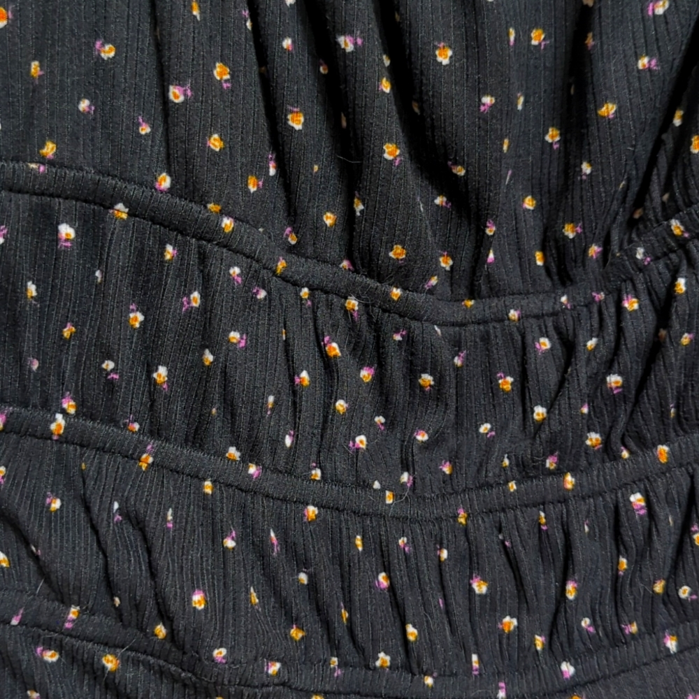 🚨3/$15 Black Floral Print Bodysuit - Picture 2 of 3